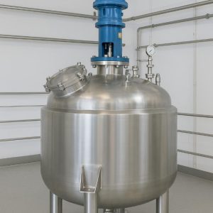 راکتور استیل مقاوم و بهداشتی برای صنایع شیمیایی، دارویی، غذایی و نفتی – ارائه شده توسط آساک تانک